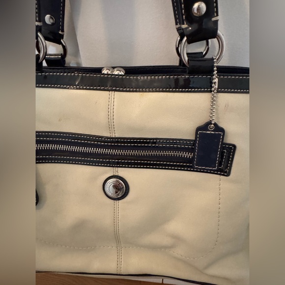 *Vintage* Authentic Coach Cream + Navy Purse, Laura Handbag with Kiss-lock - Picture 4 of 16
